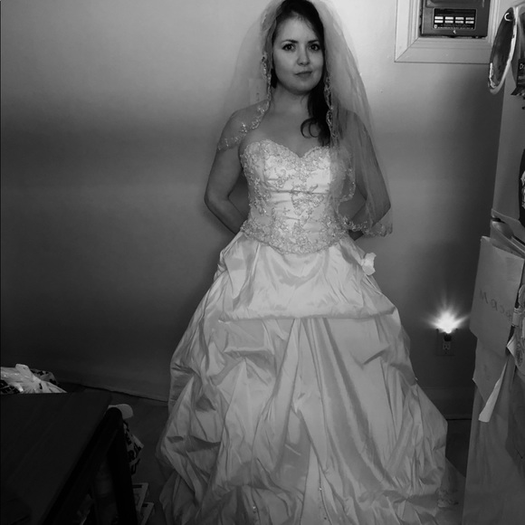 Custom wedding dress. - Picture 1 of 2